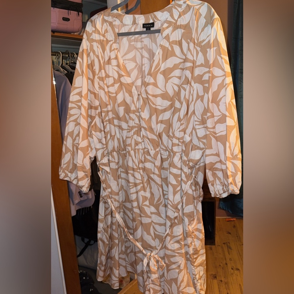 Torrid Beige and White Leaf Print Dress
